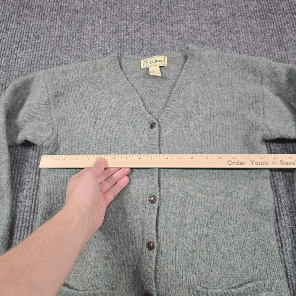 Vintage L.L.Bean Sweater Cardigan Womens Medium Gray 100% Wool Pockets Hong Kong